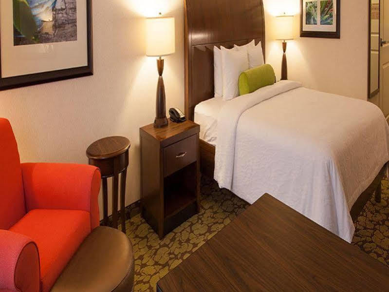 Hilton Garden Inn Valley Forge/Oaks Экстерьер фото